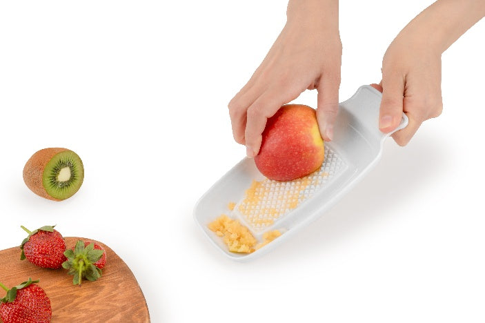 PRACTICAL BABY FOOD GRATER/ WHITE