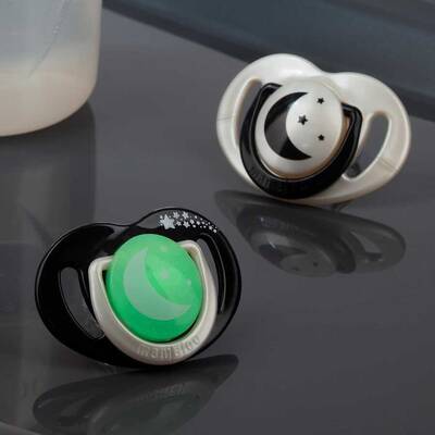 MAMAJOO TWIN ORTHODONTIC SILICONE SOOTHERS BLACK&PEARL / NIGHT&DAY 0M+ WITH STERILIZATION & STORAGE BOX