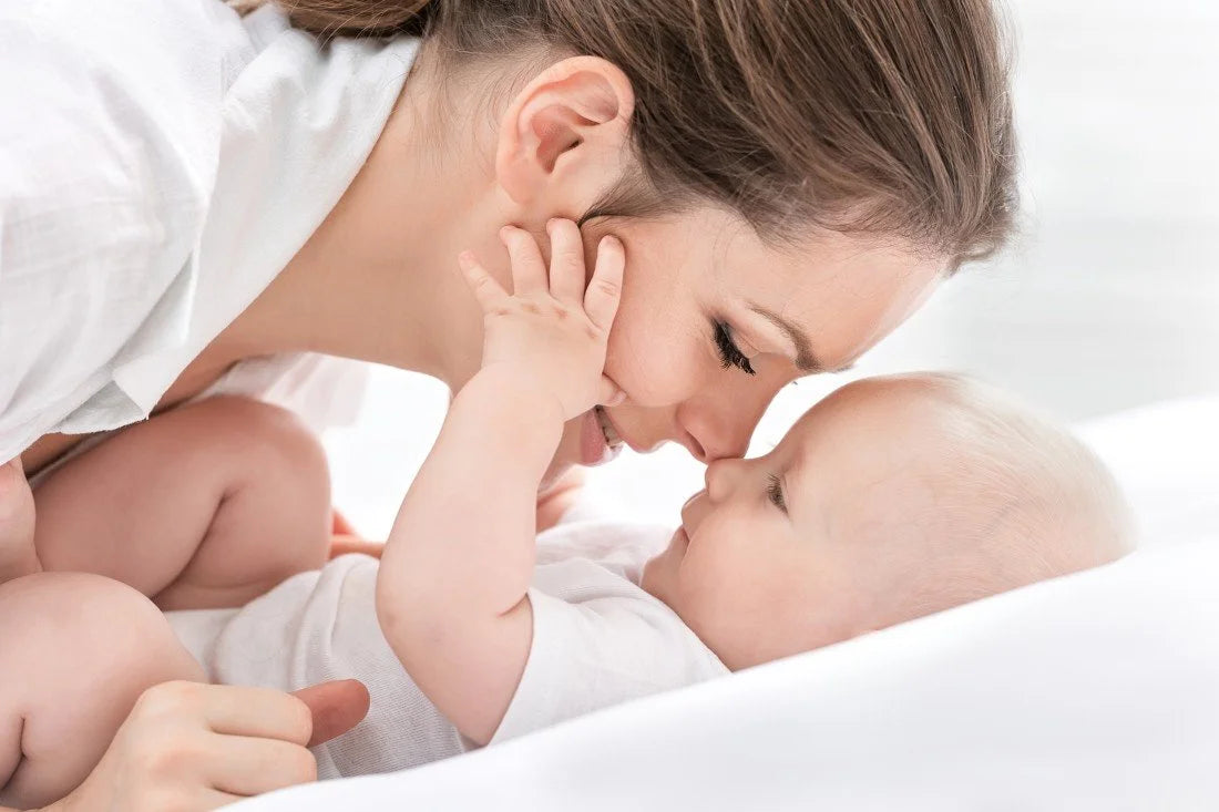 MOTHERHOOD DESERVES SIMPLICITY.
